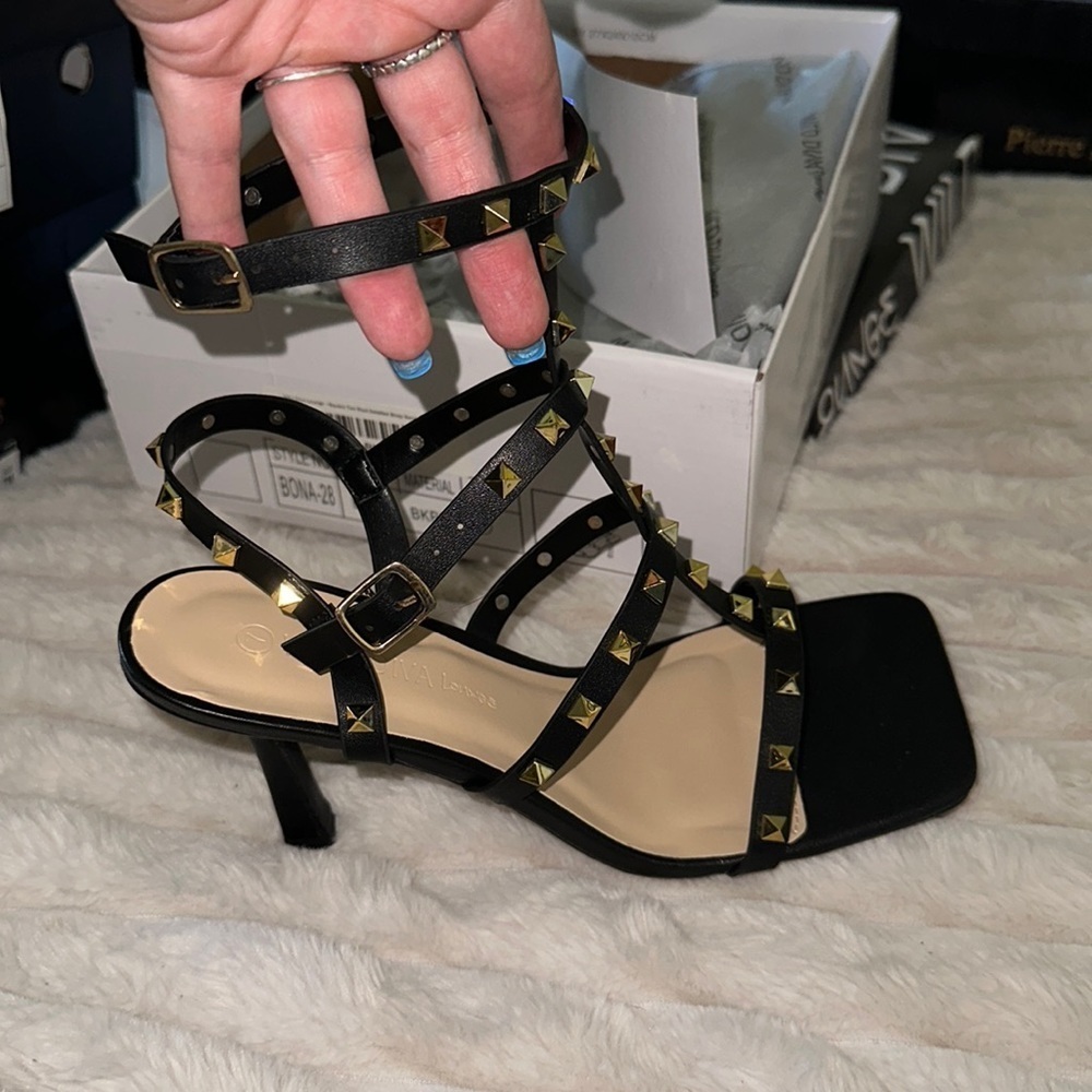 Size 7 square, toe stud, detail strap, heeled sandal